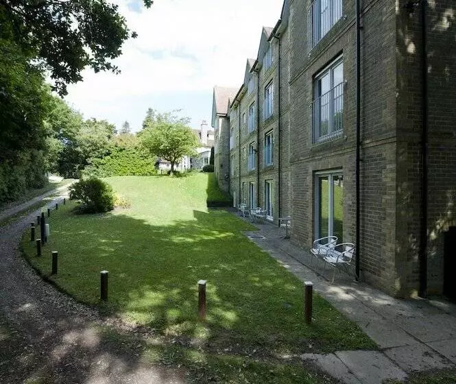 Hotelli The Broadway Park