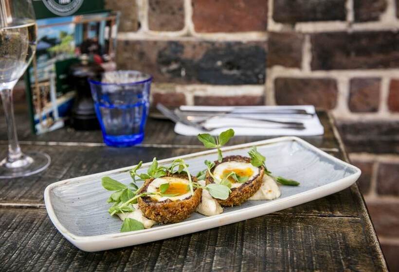 Отель The Goudhurst Inn