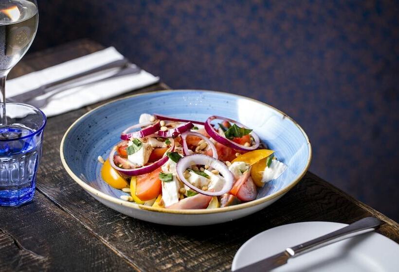 Отель The Goudhurst Inn