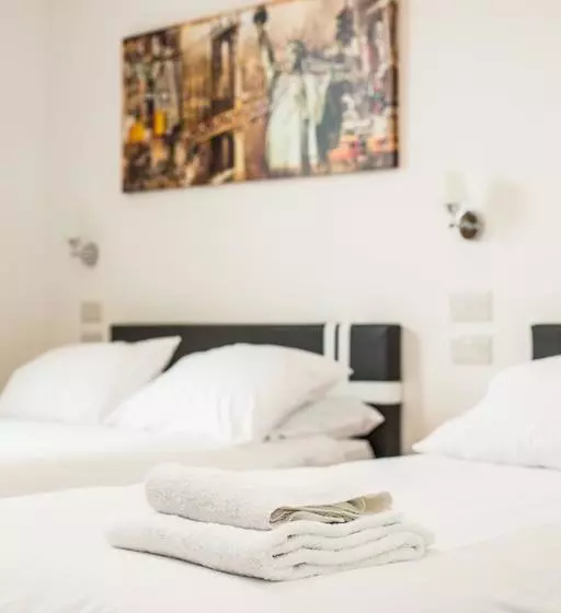 هتل Solar Strand Express