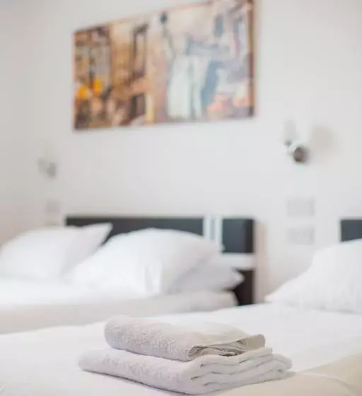 هتل Solar Strand Express