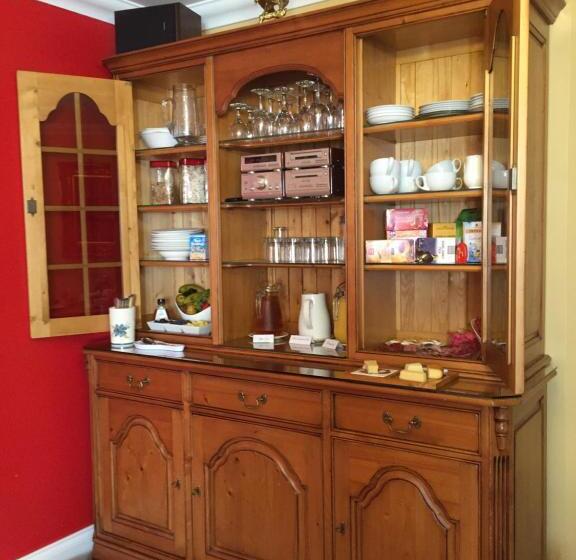 تختخواب و صبحانه Westcourt Guest House