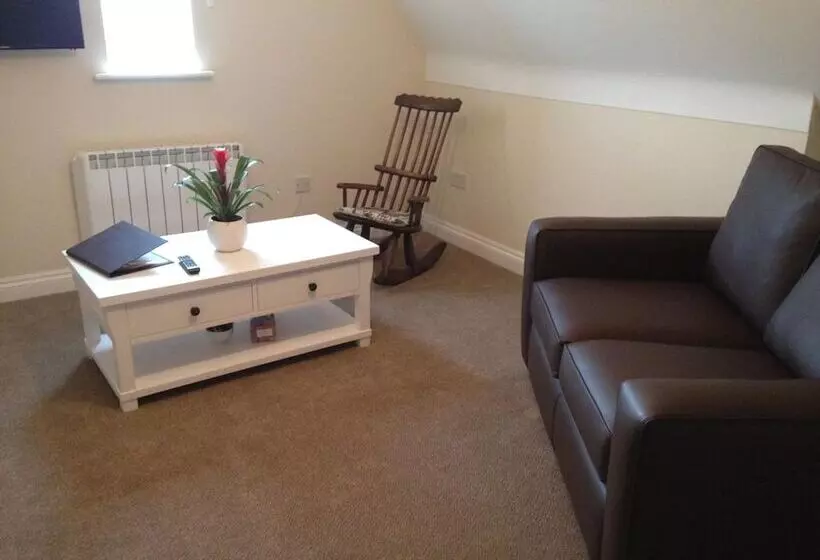 Whitethorn Bed And Breakfast
