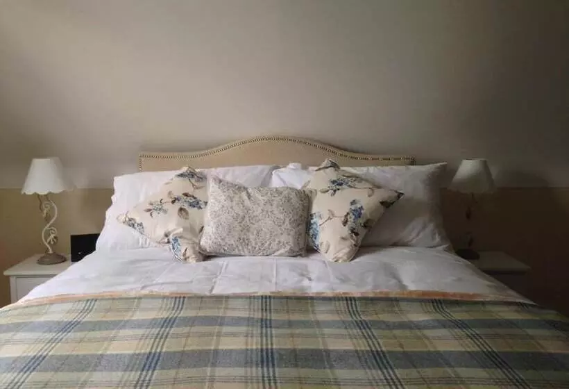 Whitethorn Bed And Breakfast