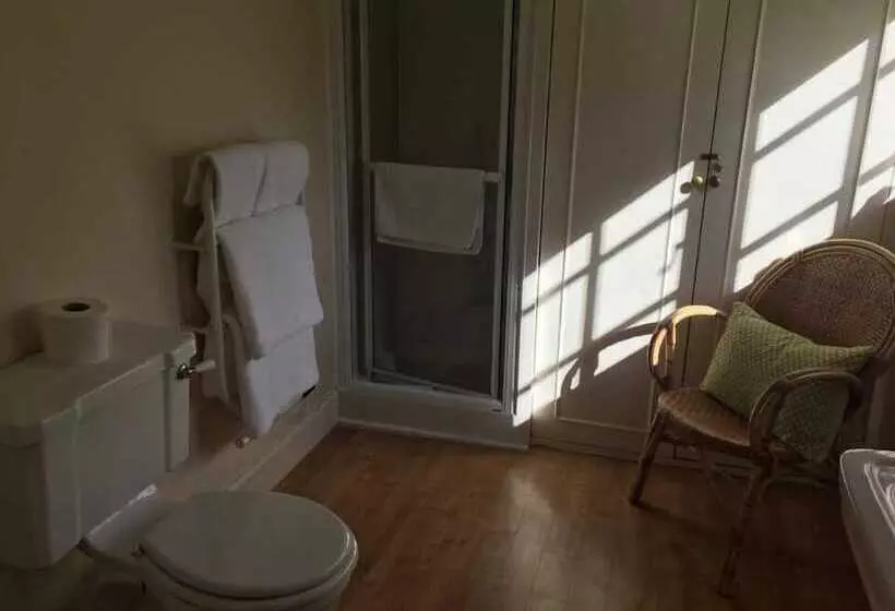 Buckley Farmhouse B & B