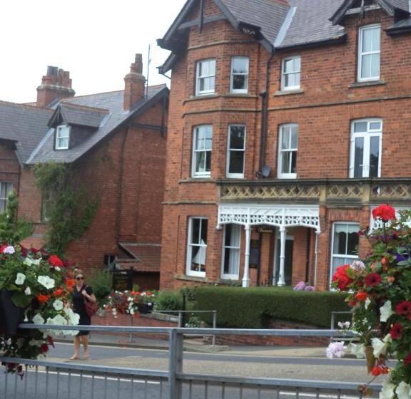 تختخواب و صبحانه Cook S Quarters