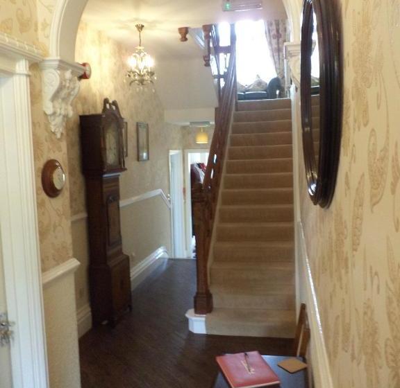 تختخواب و صبحانه Cook S Quarters