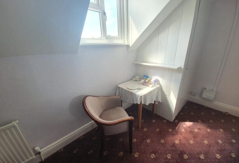 민박 Dove Court Travel Lodge 7   Top Floor Double Bedroom