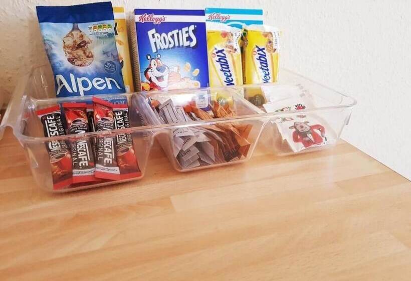 민박 Dove Court Travel Lodge 7   Top Floor Double Bedroom