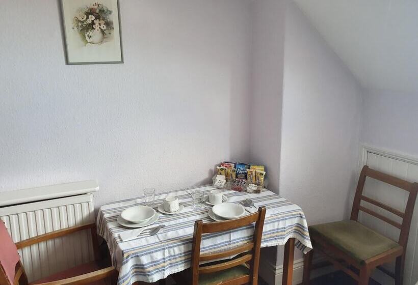 민박 Dove Court Travel Lodge 7   Top Floor Double Bedroom