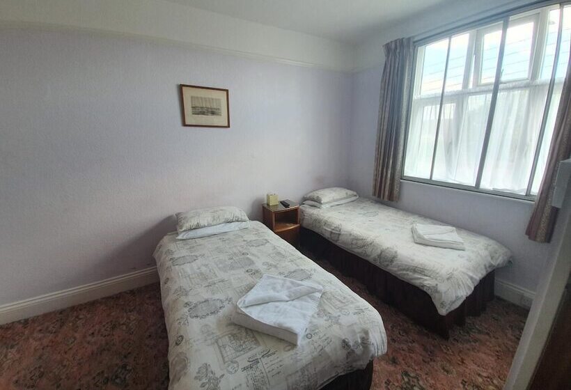 민박 Dove Court Travel Lodge 7   Top Floor Double Bedroom