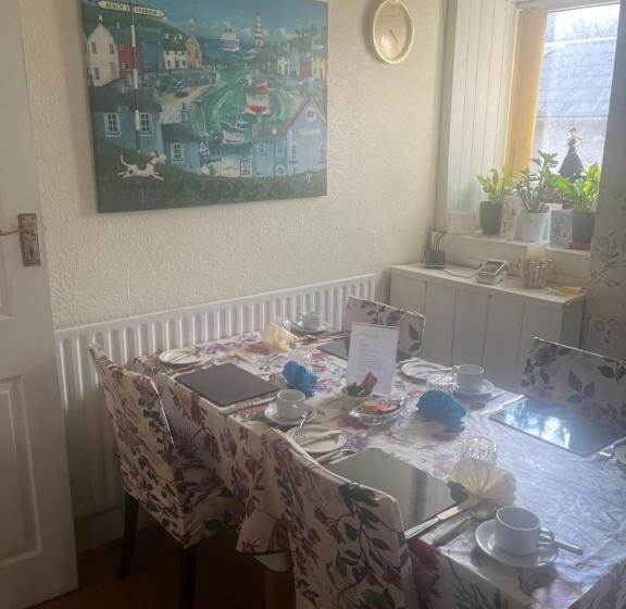 تختخواب و صبحانه Jasmine House