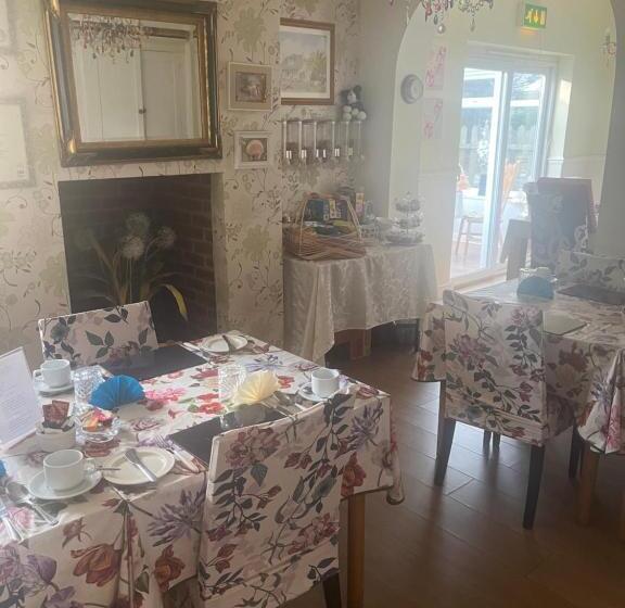 تختخواب و صبحانه Jasmine House