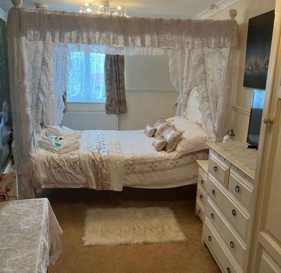 تختخواب و صبحانه Jasmine House