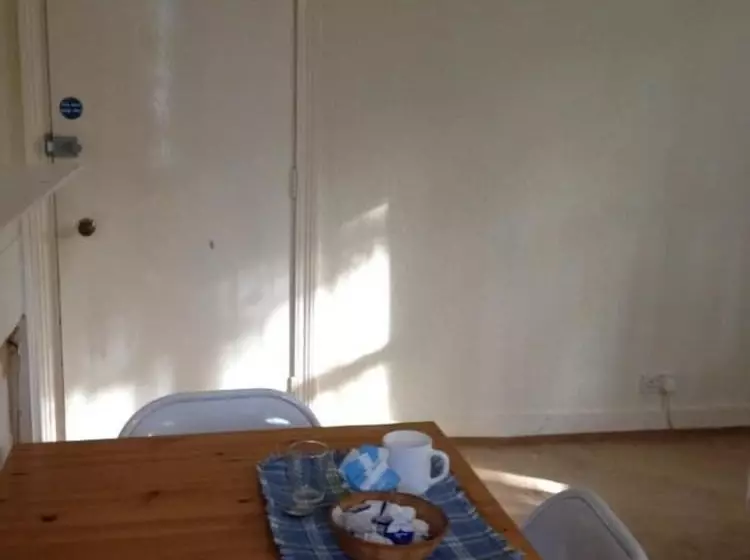 تختخواب و صبحانه Lenton Lodge Guest House