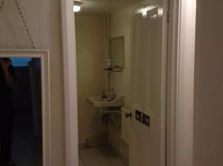 تختخواب و صبحانه Lenton Lodge Guest House