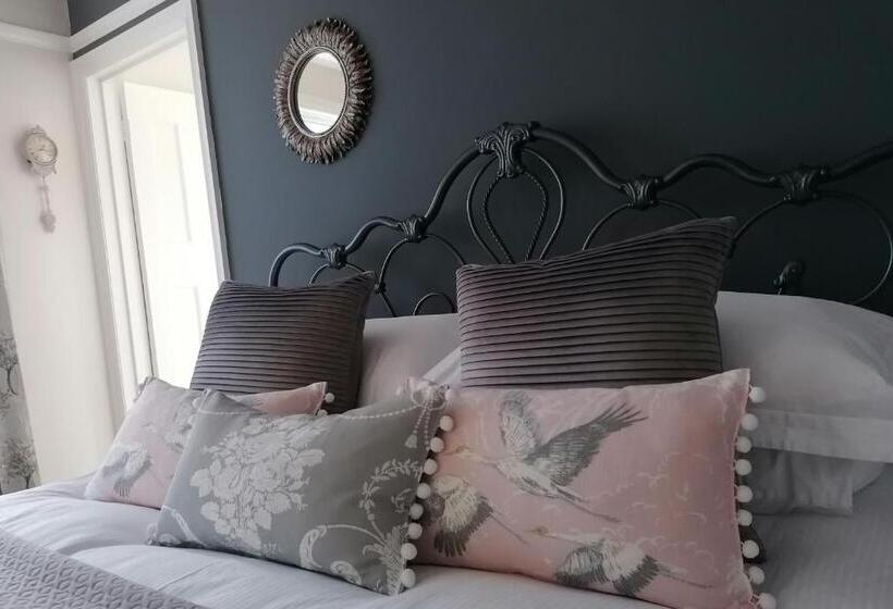 Bed and Breakfast Schooner Point Guest House