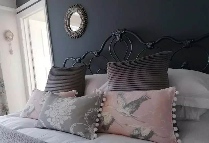 Bed and Breakfast Schooner Point Guest House