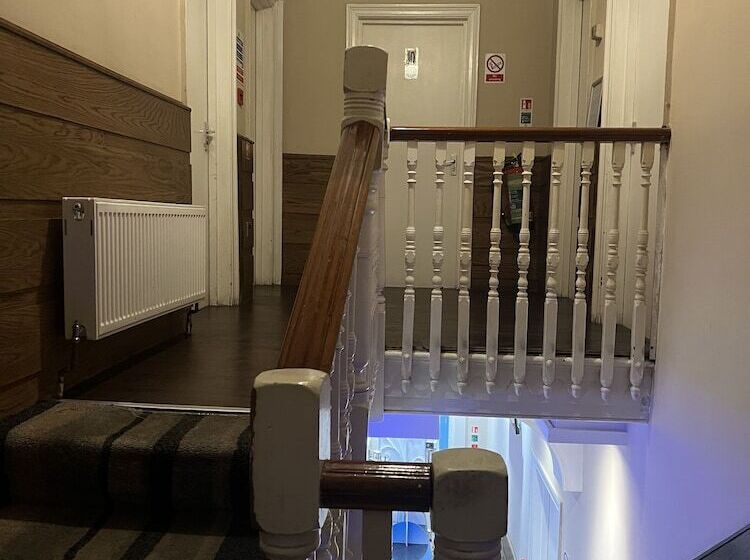 住宿加早餐  The Crystal Lodge