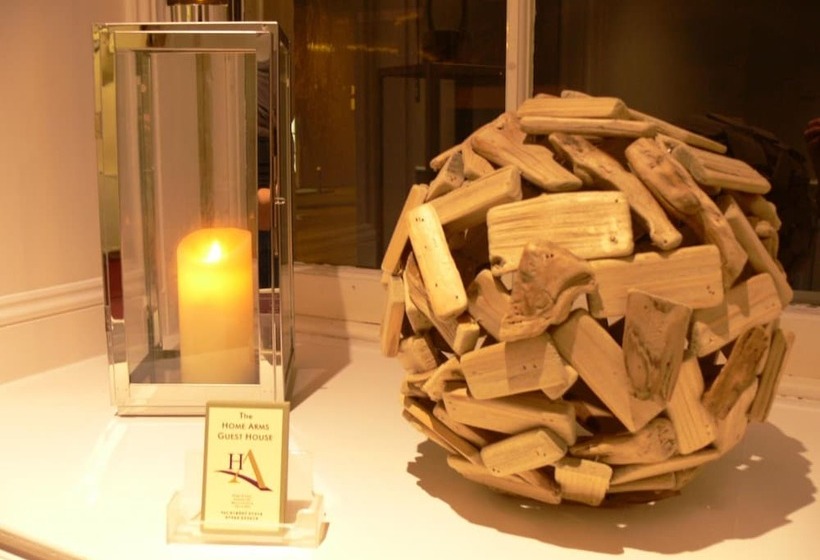 مبيت وإفطار The Home Arms Guesthouse