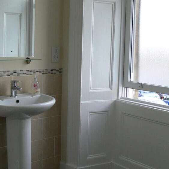 مبيت وإفطار The Home Arms Guesthouse