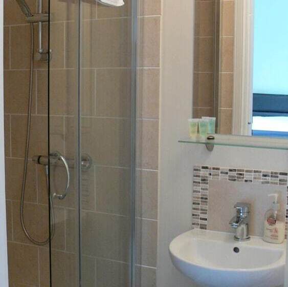 مبيت وإفطار The Home Arms Guesthouse