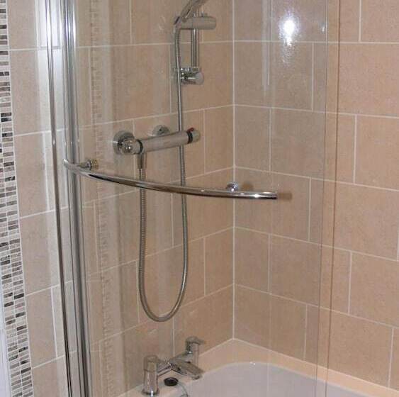 مبيت وإفطار The Home Arms Guesthouse