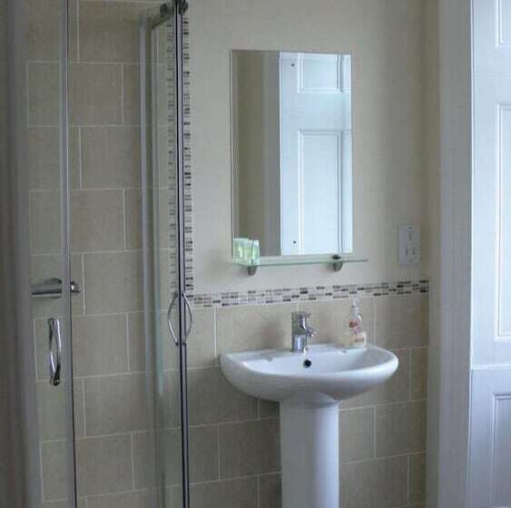 مبيت وإفطار The Home Arms Guesthouse