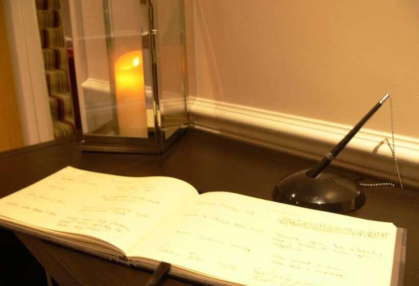 مبيت وإفطار The Home Arms Guesthouse