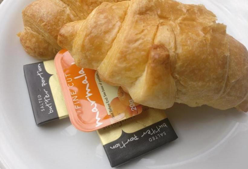 فندق 81 The Prom