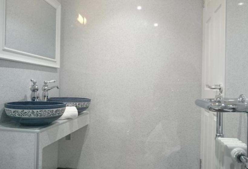 فندق 81 The Prom