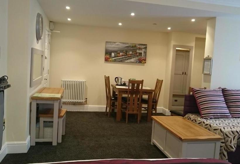 فندق 81 The Prom