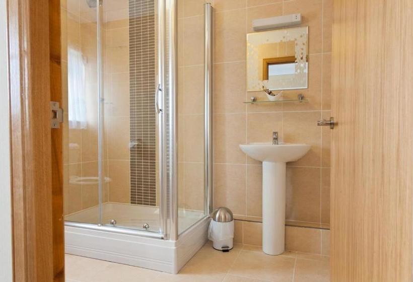 בית מלון כפרי Caledonia