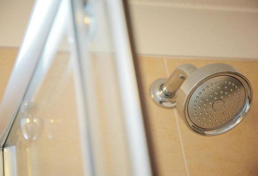 בית מלון כפרי Caledonia