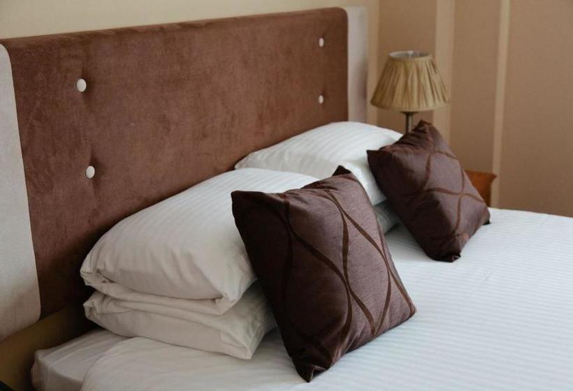 בית מלון כפרי Caledonia