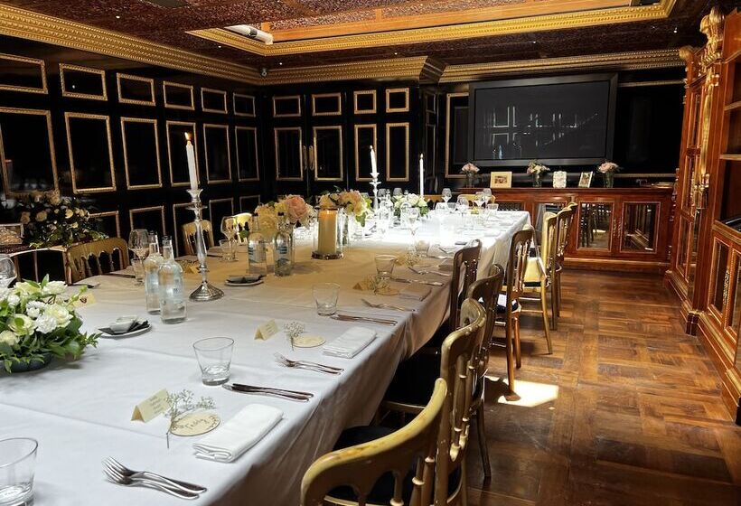 فندق Crazy Bear Beaconsfield