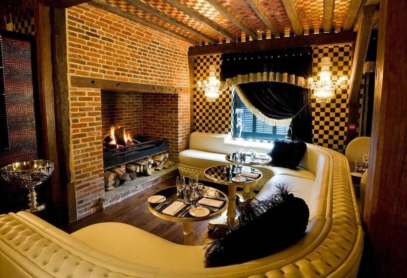 فندق Crazy Bear Beaconsfield