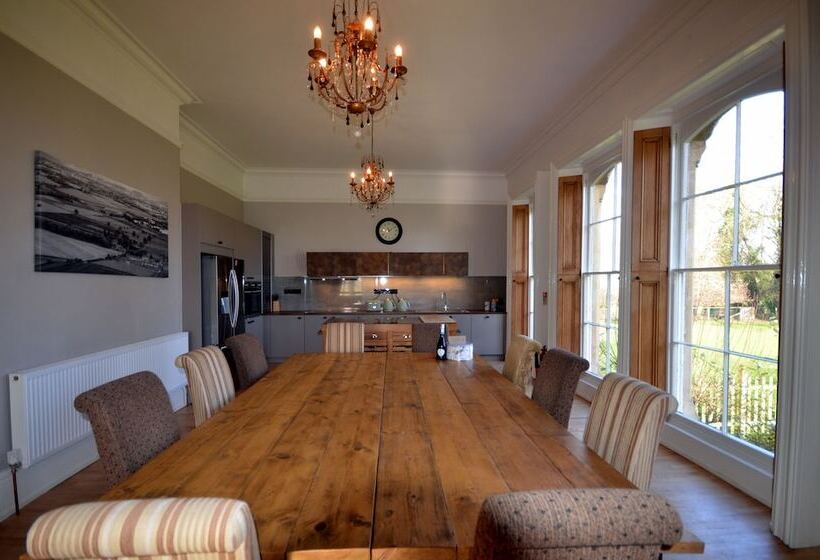 ホテル The Priory