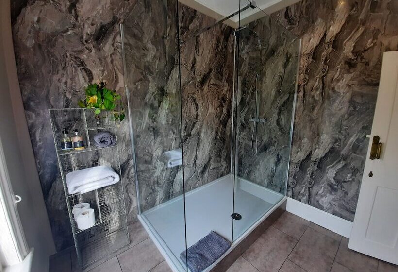 ホテル The Priory