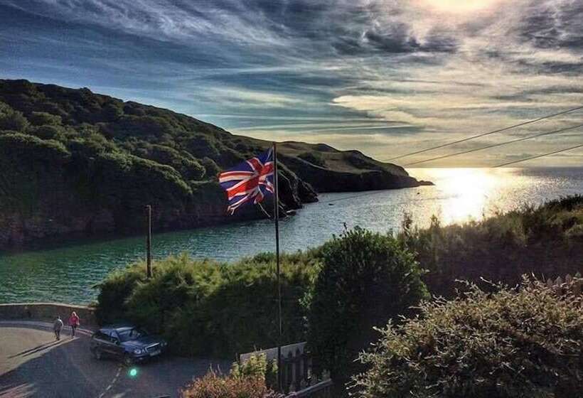 The Sun Bay Hotel & Restaurant