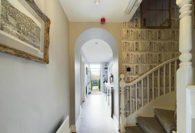 Thropton Demesne Farmhouse B&b