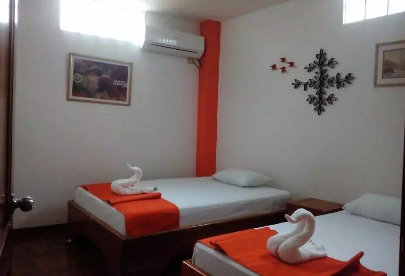 Retkeilymaja Hostal El Pinzón