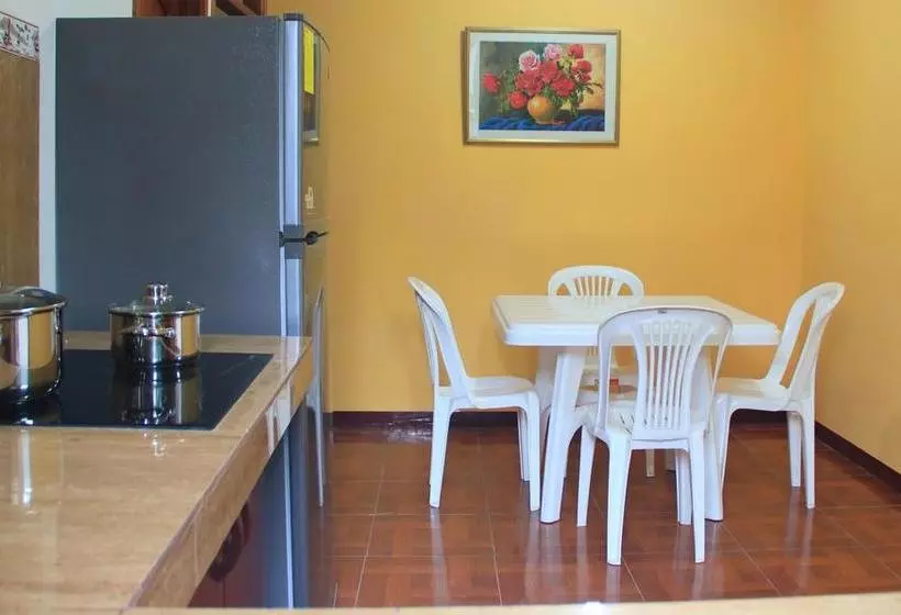 Retkeilymaja Hostal El Pinzón