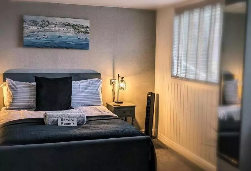 تختخواب و صبحانه Croyland Guest House