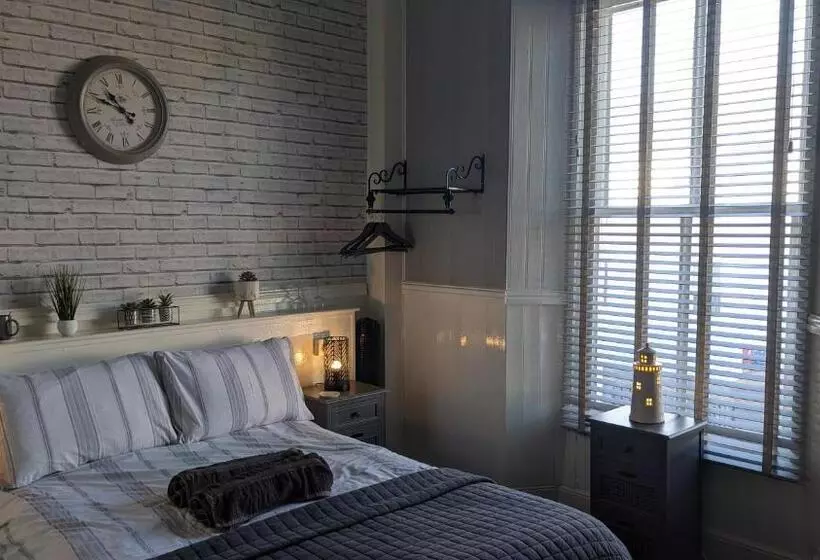تختخواب و صبحانه Croyland Guest House