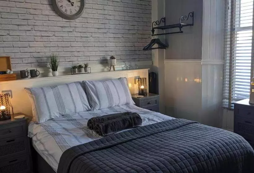 تختخواب و صبحانه Croyland Guest House
