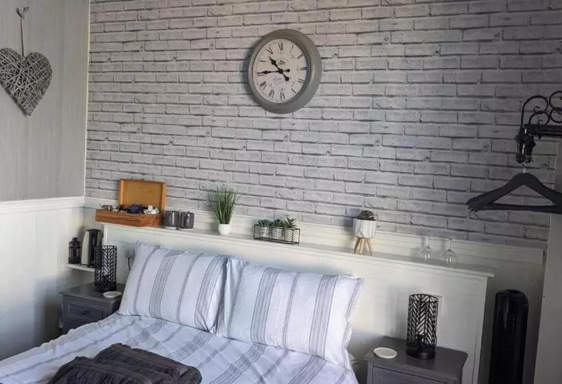 تختخواب و صبحانه Croyland Guest House