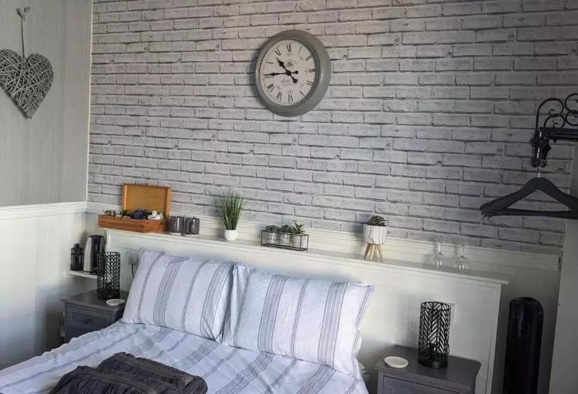 تختخواب و صبحانه Croyland Guest House