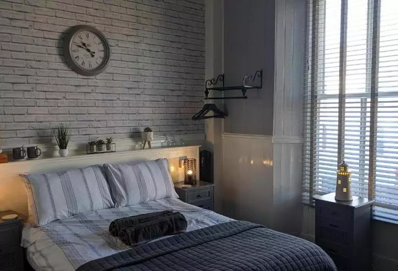 تختخواب و صبحانه Croyland Guest House