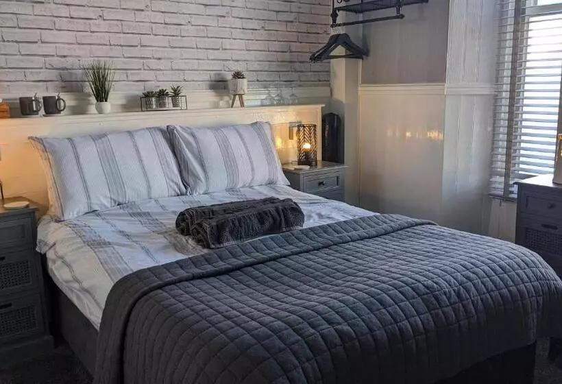 تختخواب و صبحانه Croyland Guest House
